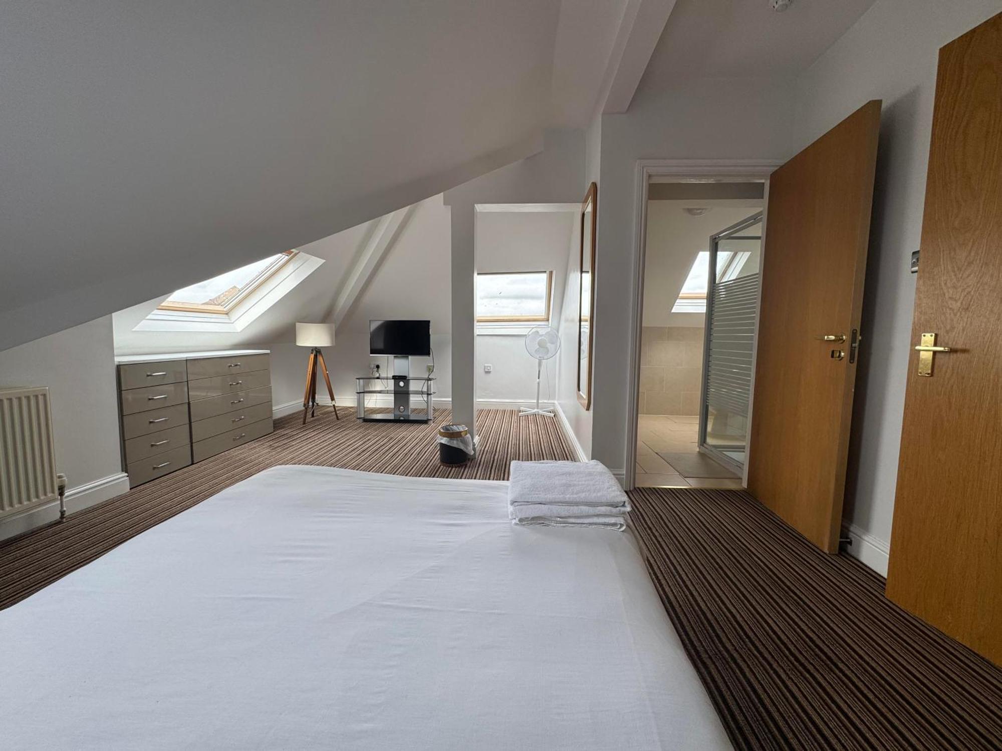 พาร์คไซด์ อินเตอร์เนชั่นแนล โฮเทล Hotel เรดดิ้ง ภายนอก รูปภาพ